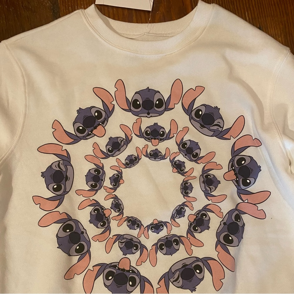 NEW Women’s Disney Stitch Ohana sweatshirt New with tags women’s size small S